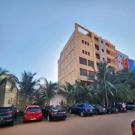 אואגדוגו Hotel Les Fleurettes מראה חיצוני תמונה