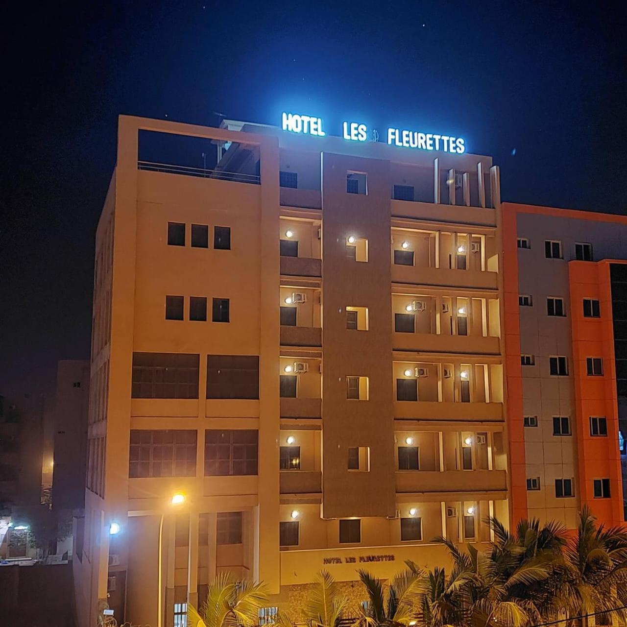 אואגדוגו Hotel Les Fleurettes מראה חיצוני תמונה