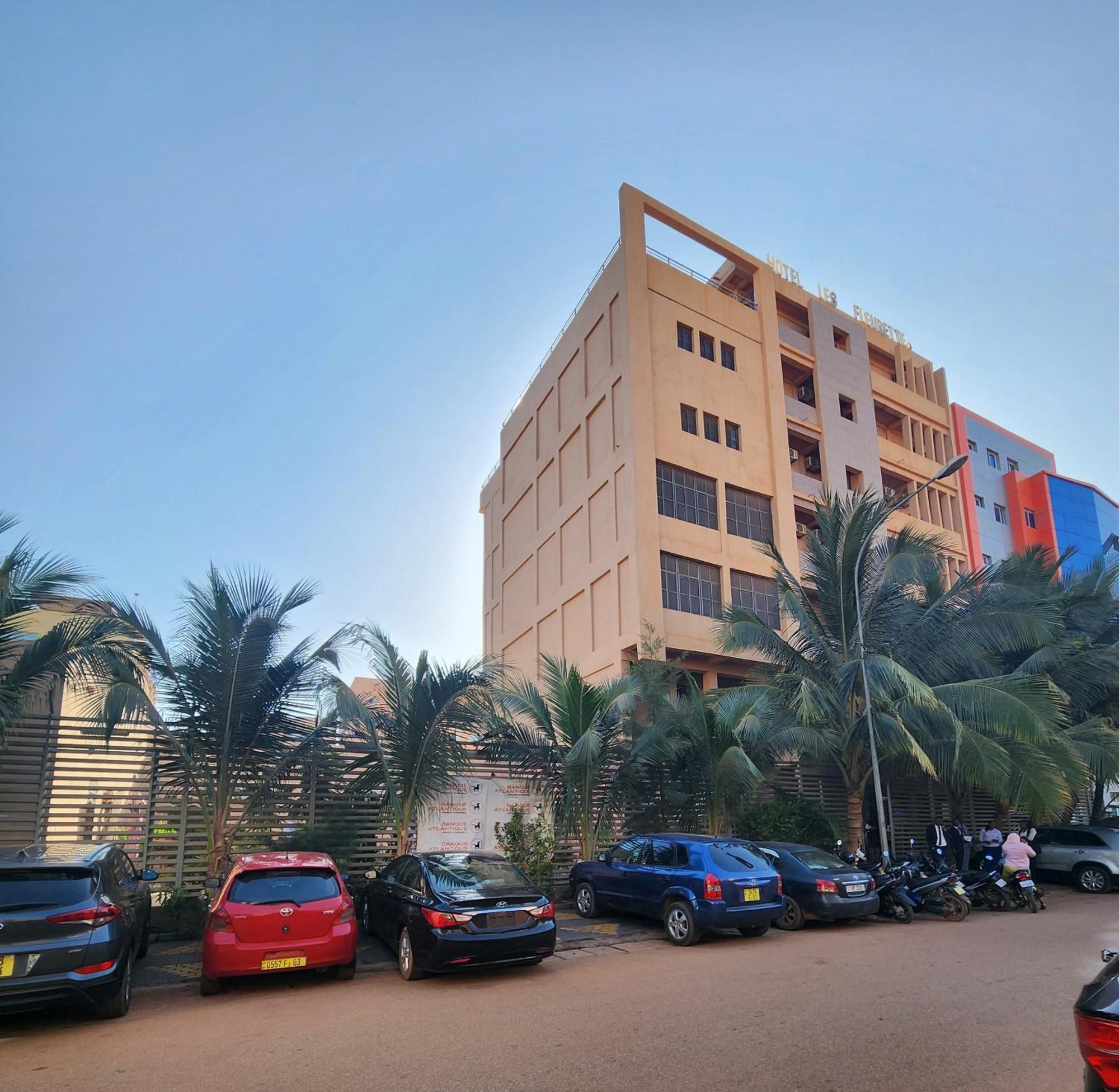 אואגדוגו Hotel Les Fleurettes מראה חיצוני תמונה